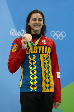 Avec une tenue aux couleurs kabyles pour les JO de Rio (création graphique)