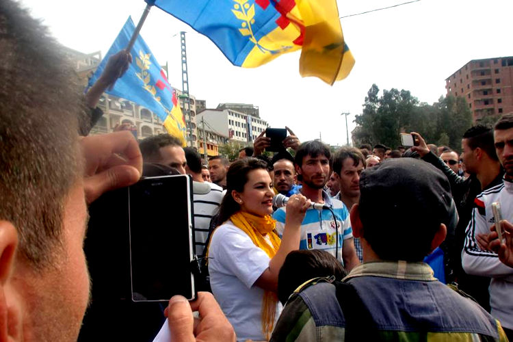 Le Drapeau national kabyle a deux ans : « vive la liberté ! » – Siwel